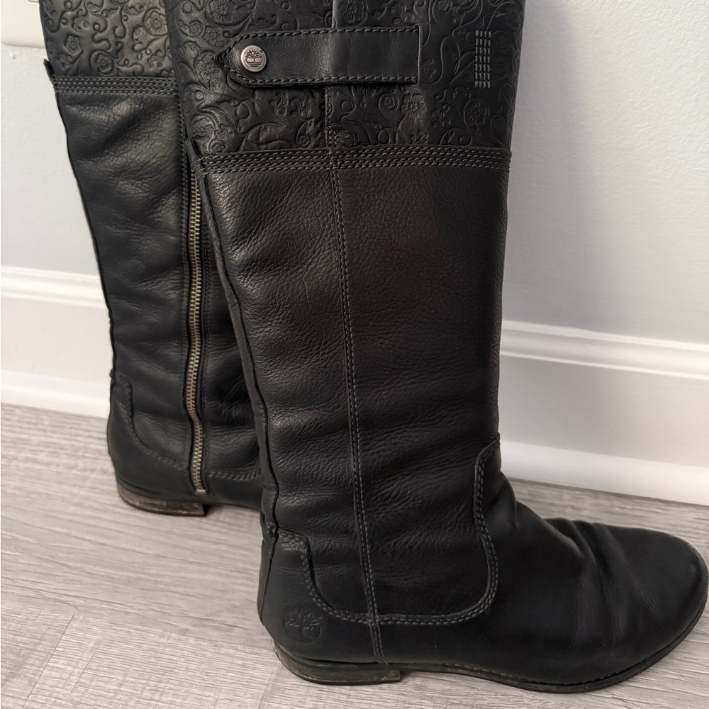 Timberland Black Winter Boots with Sleek Design